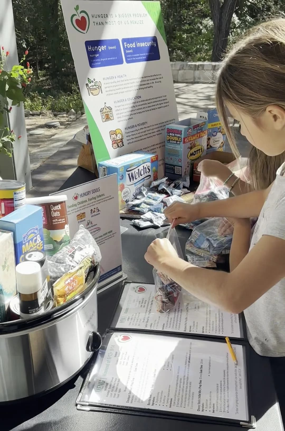 Snack-pack activity materials at the Hungry Souls table