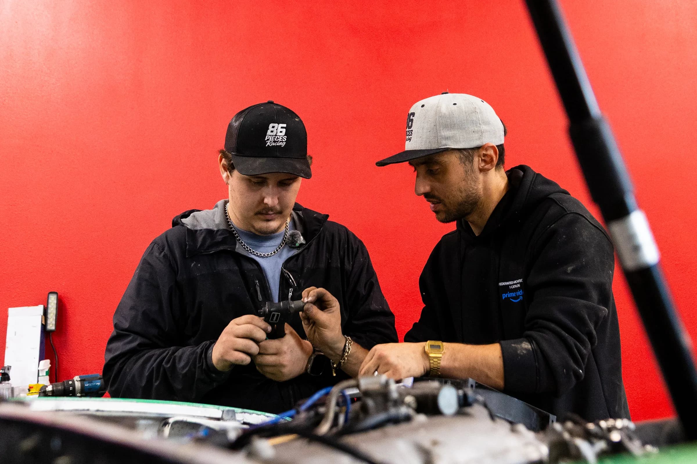 86 Pieces Racing pit crew supporting a team during an endurance race at G2 Motorsport Park